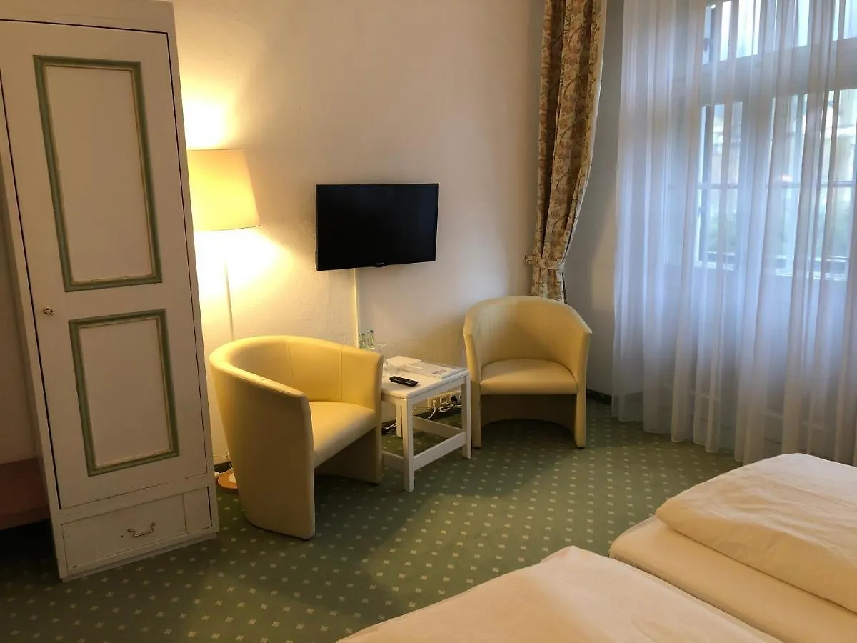 Hotel Zur Post Kreuth 3*,